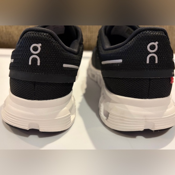 On Cloud 6 Sneakers - Picture 10 of 15